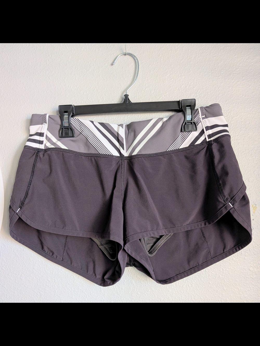 Lululemon | Speed Shorts | Black/Patterned Waistband | Size 6